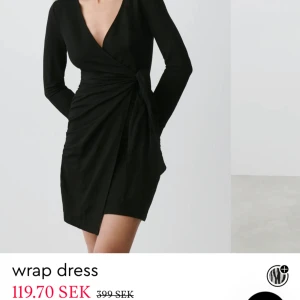 Söker! Gina wrap dress - Söker denna wrap dress från Gina i svart i storlek S🙏🙏