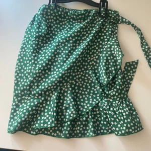 Volangkjol - Fin Volangkjol (dm för mer frågor)💞