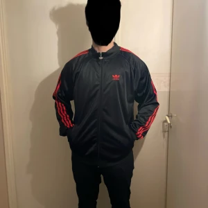 Adidas tröja - Adidas tröja  XXL (XL) Skick 9 av 10 Vintage 