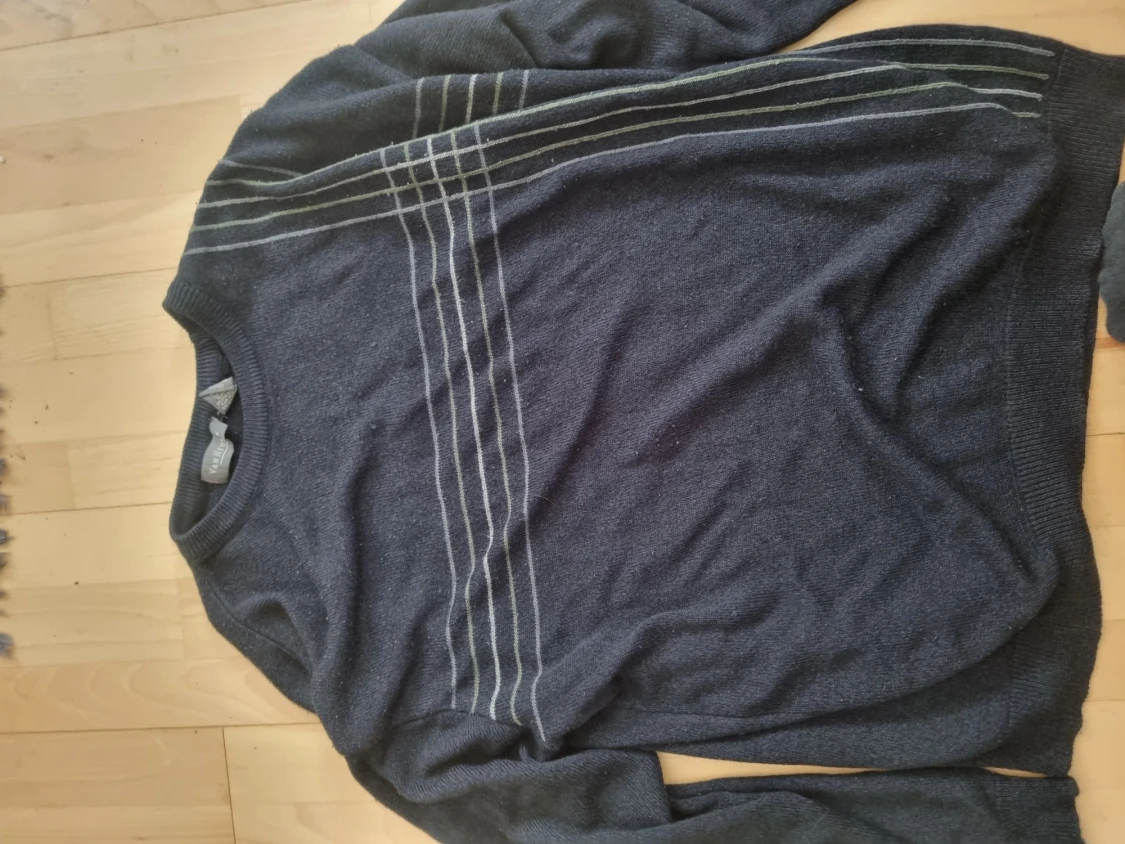 Thrifted sweater  - 90