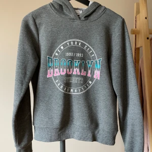 Hoodie  - Bra skick, Storlek S. Gina tricot.