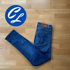 Tiger of Sweden Jeans  - Tja! Nu säljer vi dessa extremt snygga Tiger of Sweden jeansen! Jeansen är i riktigt bra skick. Storlek 31/32. Tveka inte att höra av dig vid minsta fråga eller fundering!👍