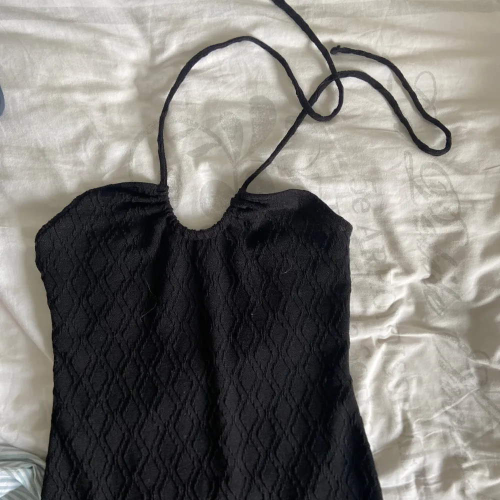 Strandklänning  Halterneck med snörning  Lappen med storlek är bortklippt men den är i storlek XS Gansk kort . Klänningar.