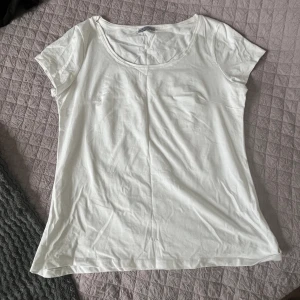 Tshirt - Tshirt från anna field, oanvänd 