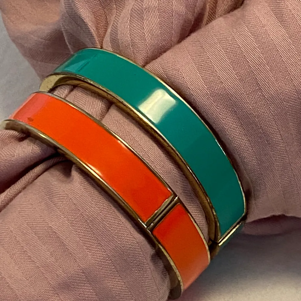 Vintage ring armband från Isadora - likt Hermes armband! Då defekter som är synliga på bild. Båda för 100 spänn . Accessoarer.