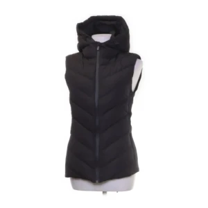 zara väst - fråga för fler bilder. använd ganska mycket men inte på över ett år. endast ett hål i högra fickan annars inga defekter/förstörelser. står ej för frakt.