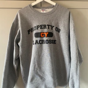 College tröja  - Snygg college tröja!!💞