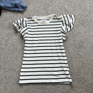 Randig topp - Säljer denna söta topp då den inte kommer till användning