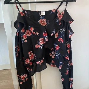 Somrig blus - Somrig blus me blommor
