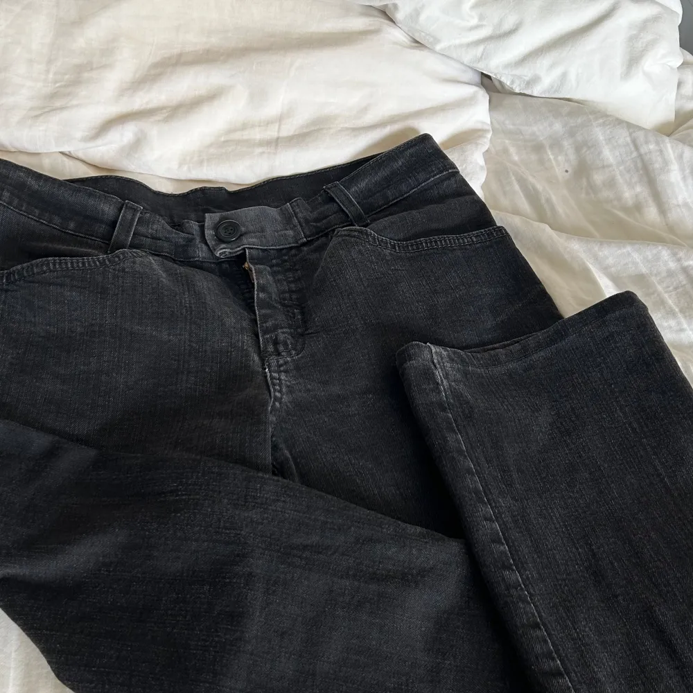 Svarta lågmidjade jeans, sitter jätte skönt !. Jeans & Byxor.