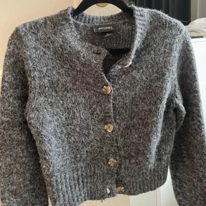 Monki kofta - Liten i storleken, står XS men mer XXS. 