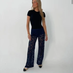 Spetsbyxor - Säljer mina supersnygga spetsbyxor då dem inte har kommit till användning❤️‍🩹stl xs/s men passar även m!!