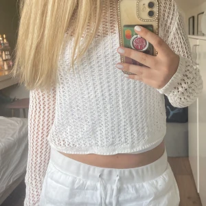 Cover up tröja - Super gullig tröja men kan ha över linnen eller kortarmade eller hur man vill styla den. 