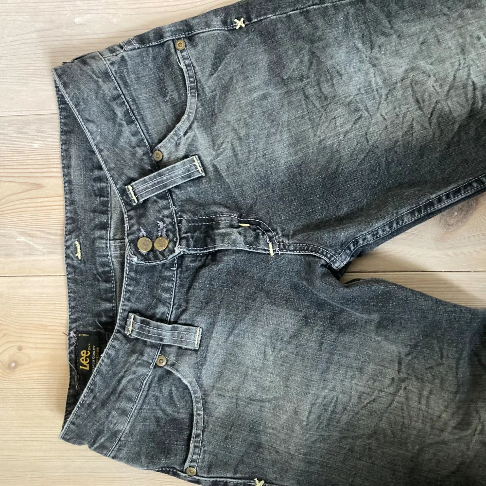 Super snygga Lågmidjade jeans från Lee💞 passar storlek 36. Jeans & Byxor.