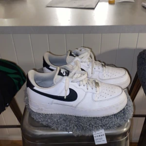Nike air force - Stl 40,5 fint skick använda några gånger. Nypris 1345