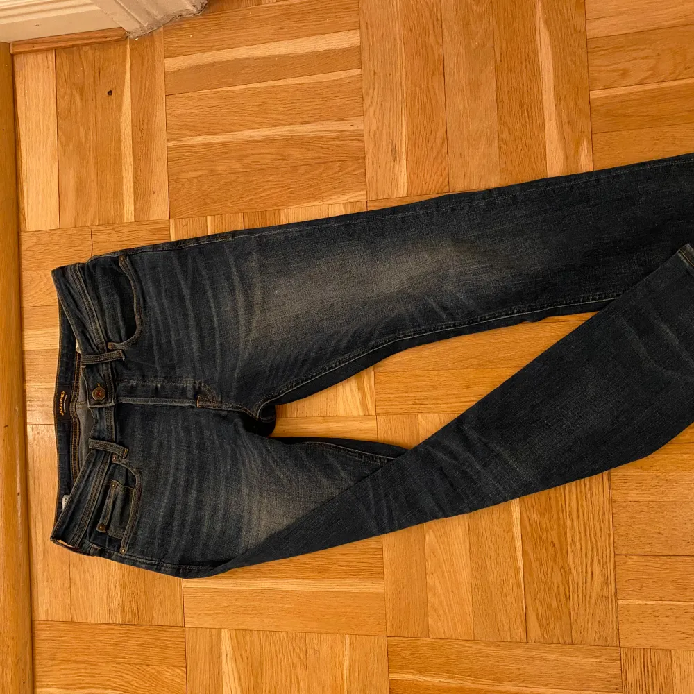 Jeans i mycket bra skick (använt en gång). Modellen är slim straight/Tim.🤝 . Jeans & Byxor.