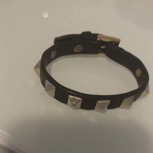 Valentino armband i nyskick