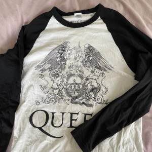 Jättefin Queen tröja, inte andvänd så mycket, bra skick 💞