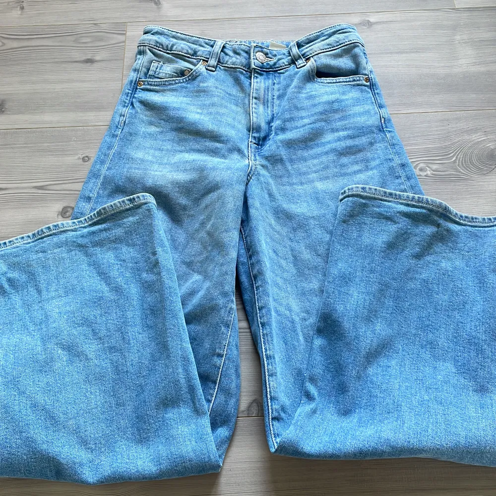 Vida ljusa högmidjade jeans som jag tyvärr inte använder längre. Jeans & Byxor.