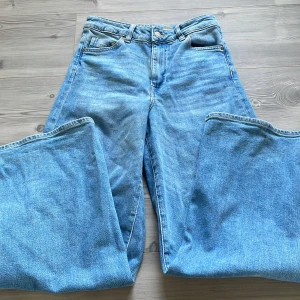Wide jeans - Vida ljusa högmidjade jeans som jag tyvärr inte använder längre