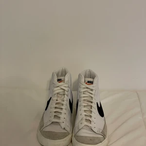 Nike blazer mid 77 - Storlek 42. Använda men bra skick.