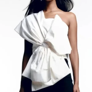 Hm blus  - Slutsåld på hemsidan, köpt på plick men har lappar kvar. 