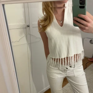 Franströja - Såå fin och somrig tröja med fransar som passar till sommarn och student😍 bra skick