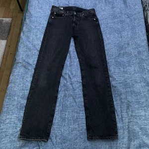 Levis 501 jeans  - Nya jeans utan prislapp. Tvättade 1 gång.  Hör av er vid behov av fler bilder osv😊