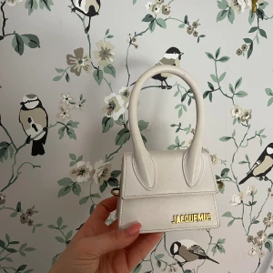 Jacquemus väska - Säljer min lilla jacquemus väska🥹❤️ (äkthetsbevis tillkommer)
