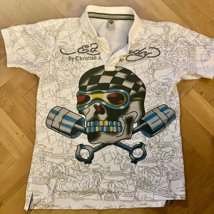 Ed Hardy piké  - Säljer min Ed hardy piké som jag hittade på loppis. Typ använd 2-3 gånger. 