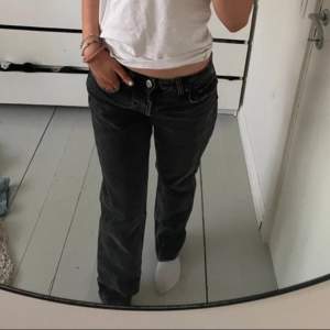 Low/ Midwaist jeans från zara. Säljer för 150+frakt
