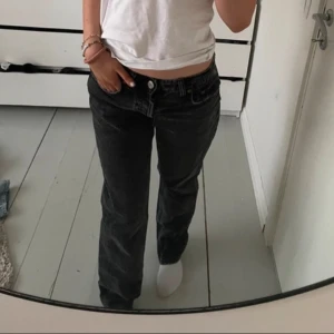 Low Waist jeans - Low/ Midwaist jeans från zara. Säljer för 150+frakt