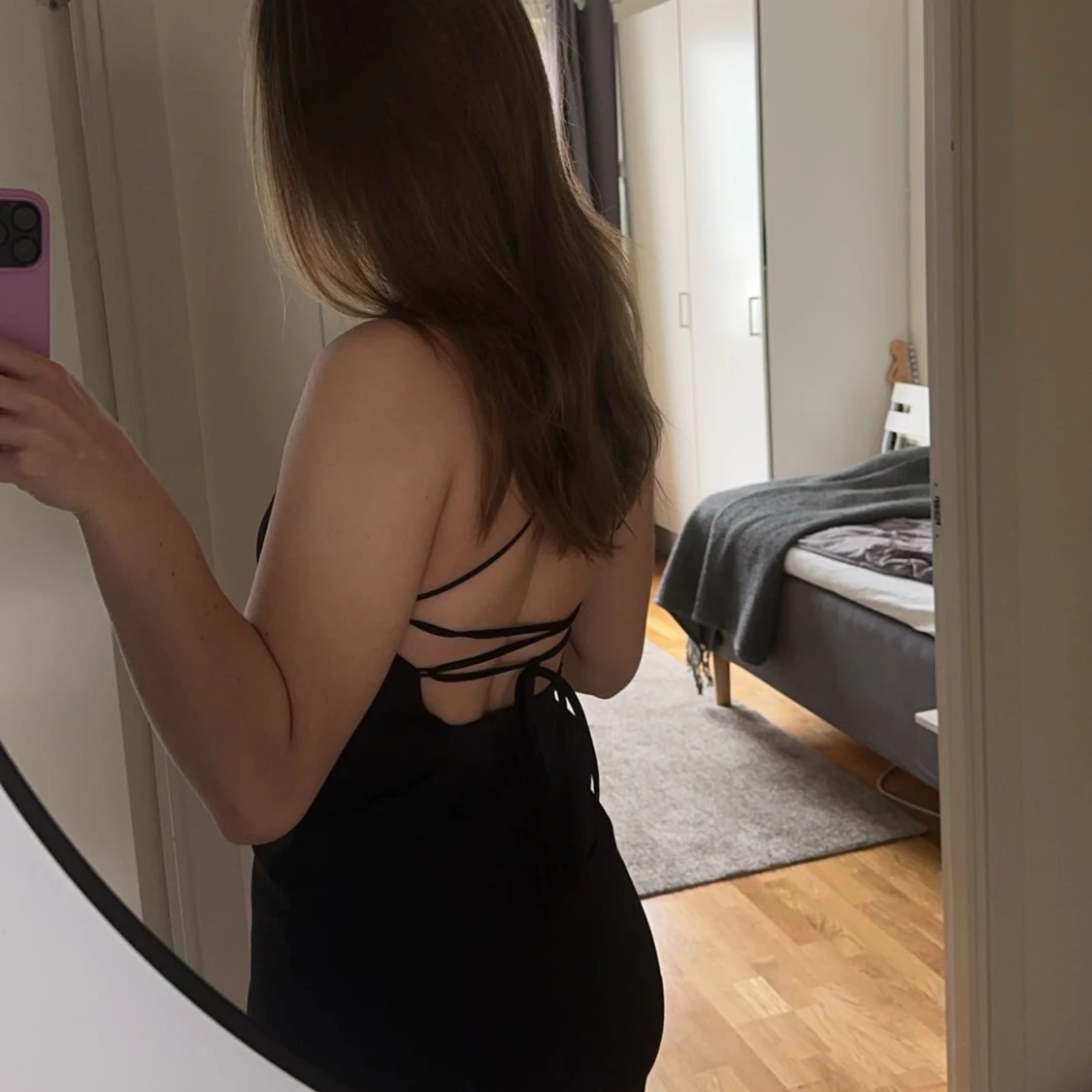 Svart satinklänning - 90