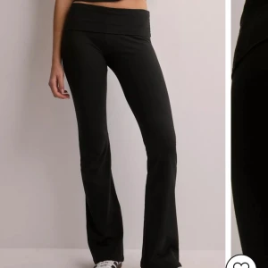 Mjukisbyxor  - Superskönt material, aldrig använda för jag ogillade hur de satt på 🫶