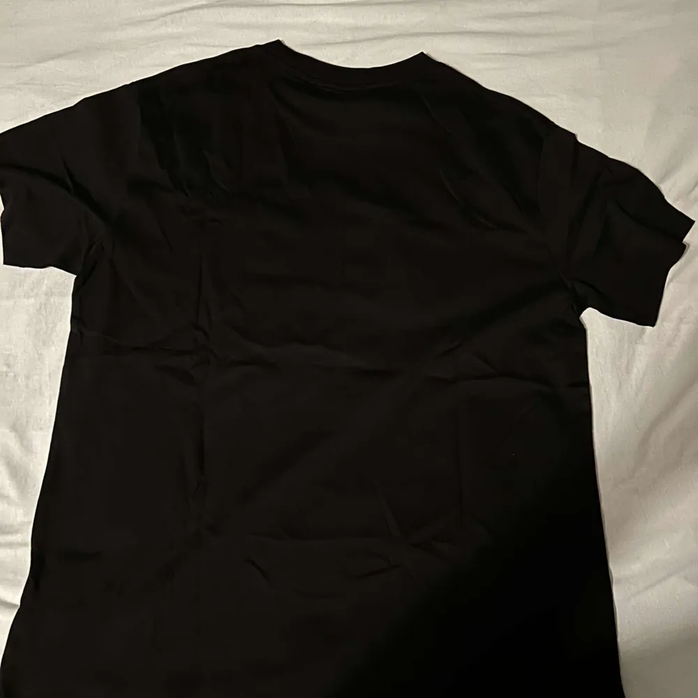 Helt ny amiri T-shirt i storlek S. Skriv för mer info . T-shirts.