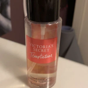 Temptation VC - Temptation victoria secret parfym, 75 ml stor och ca hälften kvar💕