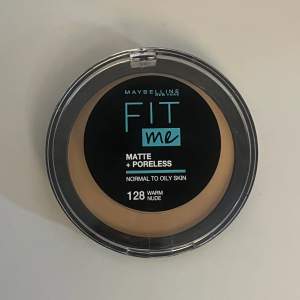 Maybelline fit me puder i färgen 128 warm nude. Den är endast testad och helt full som man kan se på sista bilden! Pris går att diskuteras, endast att höra av sig! 😊🫶🏻