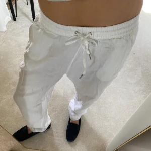 Linnebyxor - Från H&M. Använda en eller två gånger pga att de sitter lite stort på mig, asnajs modell