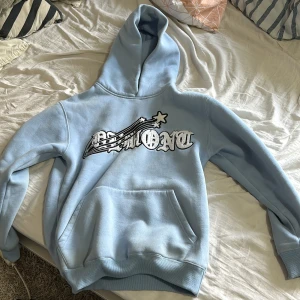 Demont hoodie  - Cool Damon hoodie, strl Xs, passar folk som e runt 175, Nästintill nyskick