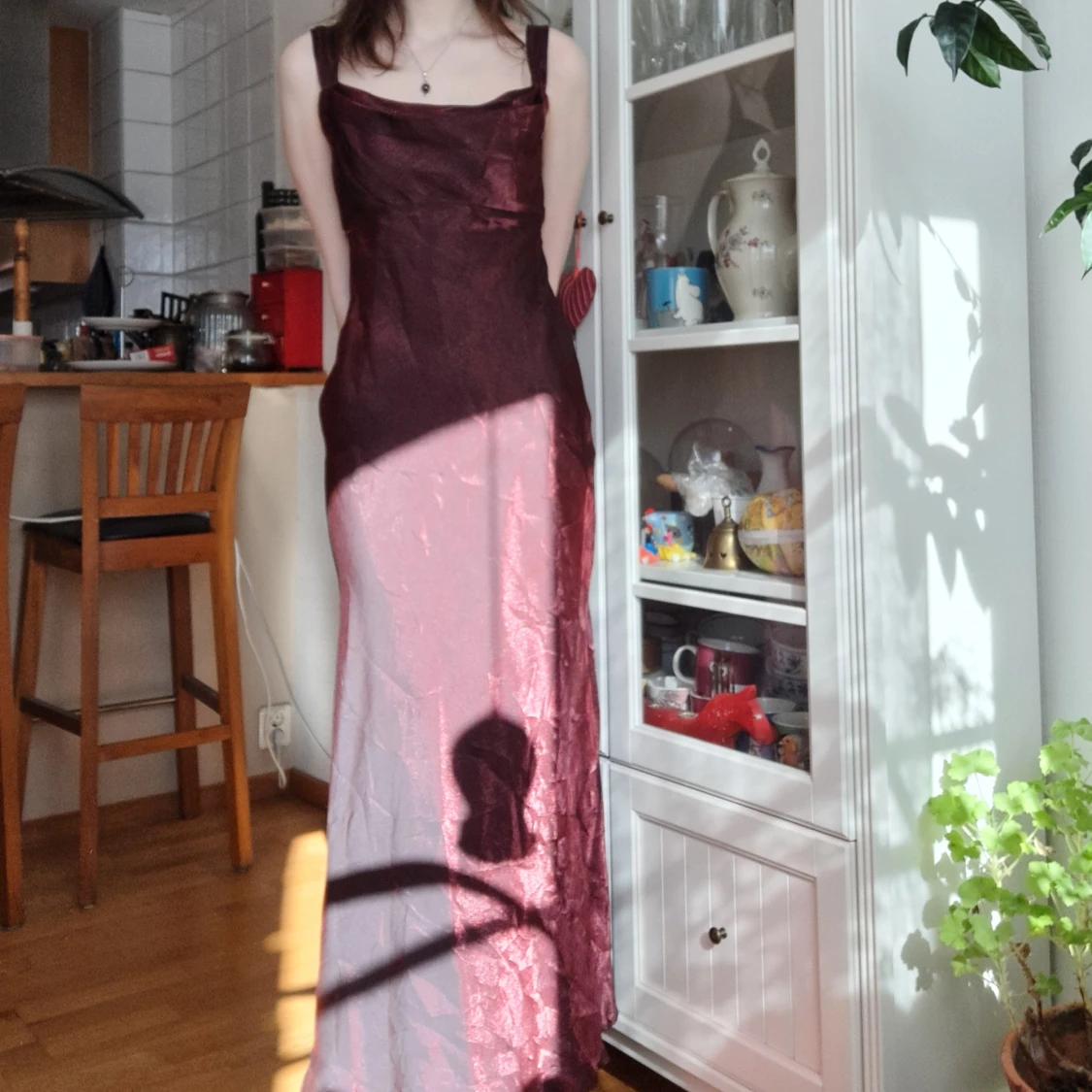 Vinröd balklänning, satin