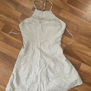 Linneklänning  - Linneklänning från Bianca ingrossos kollektion med Gina tricot, storlek xs, aldrig använd