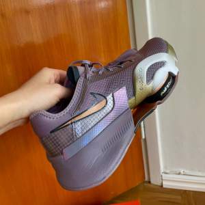 Oanvända Nike Air Zoom Superrep 3 PRM, storlek 42.  Med original-kartong.   Nypris ca 1,400 SEK. 