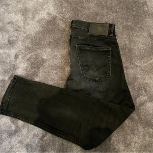 Replay Slim Jeans - Replay slim jeans 👖| Modell Willbi | Nypris 1600kr | Mitt pris 400kr | Storlek 28W 30L | Skriv för övriga frågor 😀 