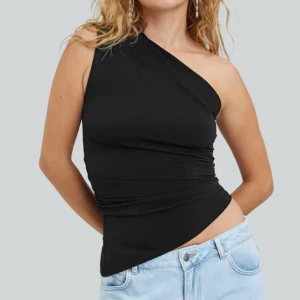 One shoulder topp - Snygg festtopp från Bik Bok, aldrig använd 💗