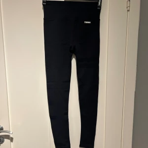 Träningsthigts  - Säljer ett par oanvända träningsthigts ifrån stronger💓de är endast testade💓kom privat för fler bilder eller om du har några frågor💓priset kan diskuteras💓