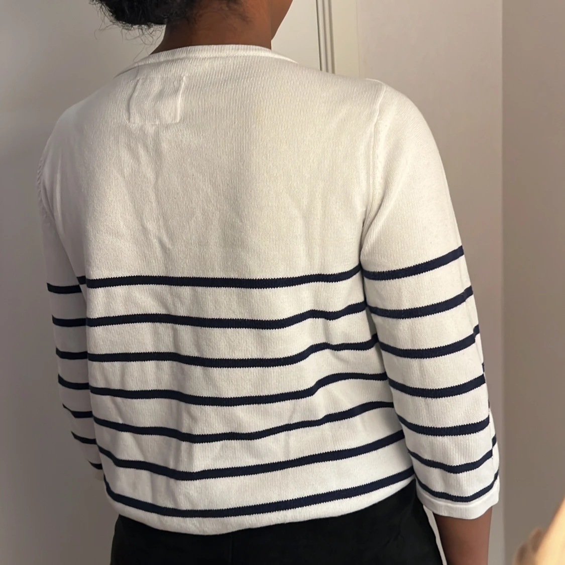 En randig tröja svart och vit - 90