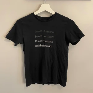 Tröja - Fet tröja, den är sällan använd pga att den är för liten. Skriv om ni vill ha mer bilder!