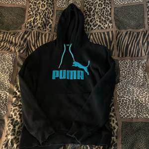 En puma hoodie i storlek XS ⭐️ Ser inget fel med den 