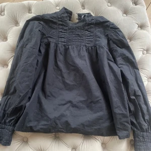 Blus zara - Super snygg blus från Zara, perfekt till vardags eller till fest