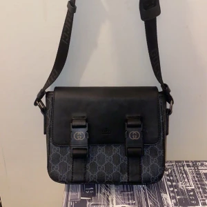 Äkta Gucci väska! Byten eller cash! - Äkta Gucci väska! Byten eller cash! Bra pris vid snabb affär. Nästan oanvänd.